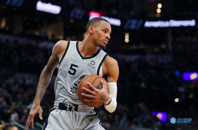 赛季中曾遭 赛季中曾遭